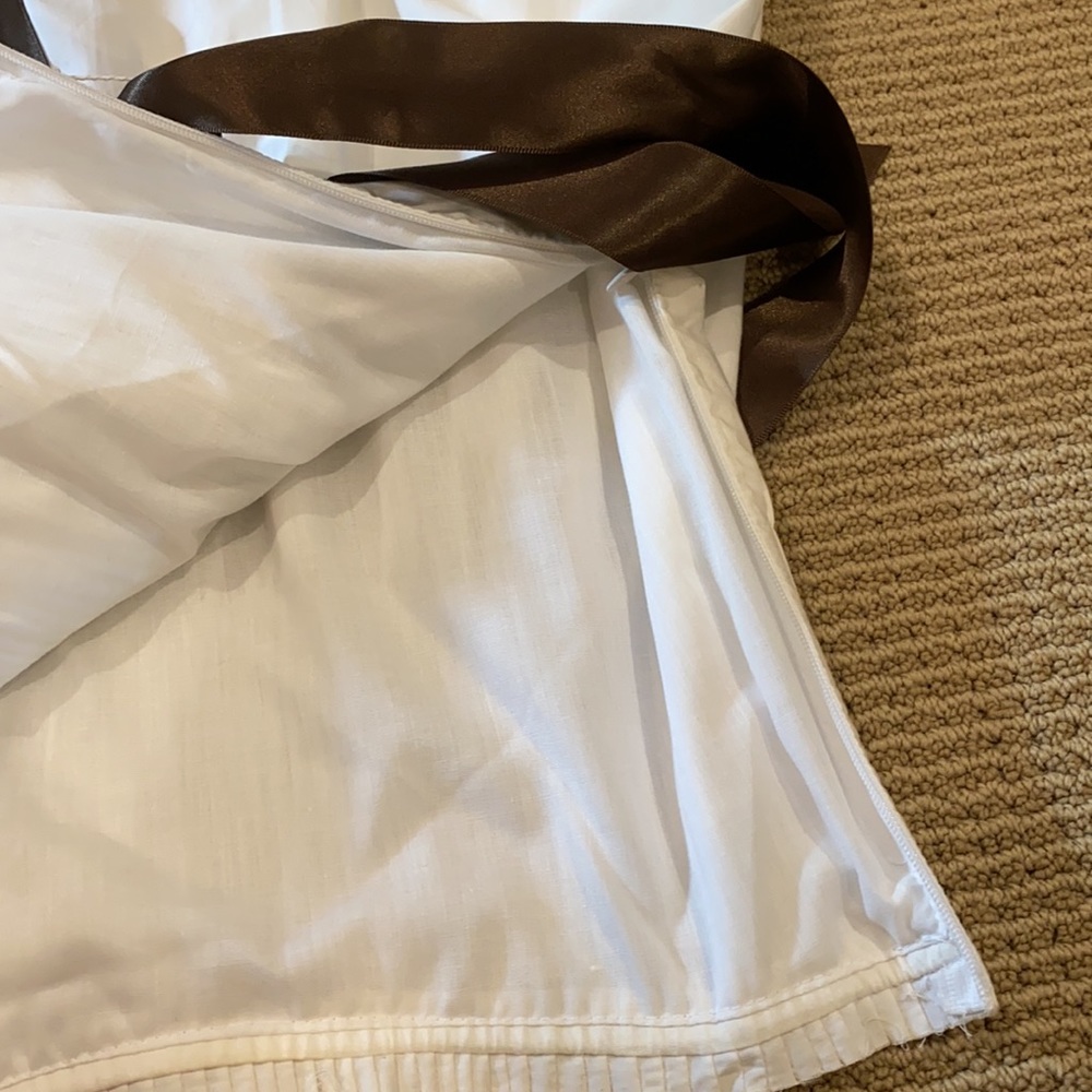 BURBERRY WHITE EYELET SKIRT NWOT JUST GORGEOUS - Picture 9 of 13